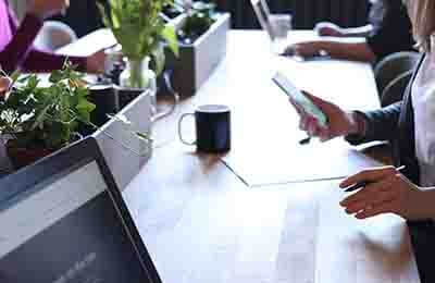 辦公室內部會議